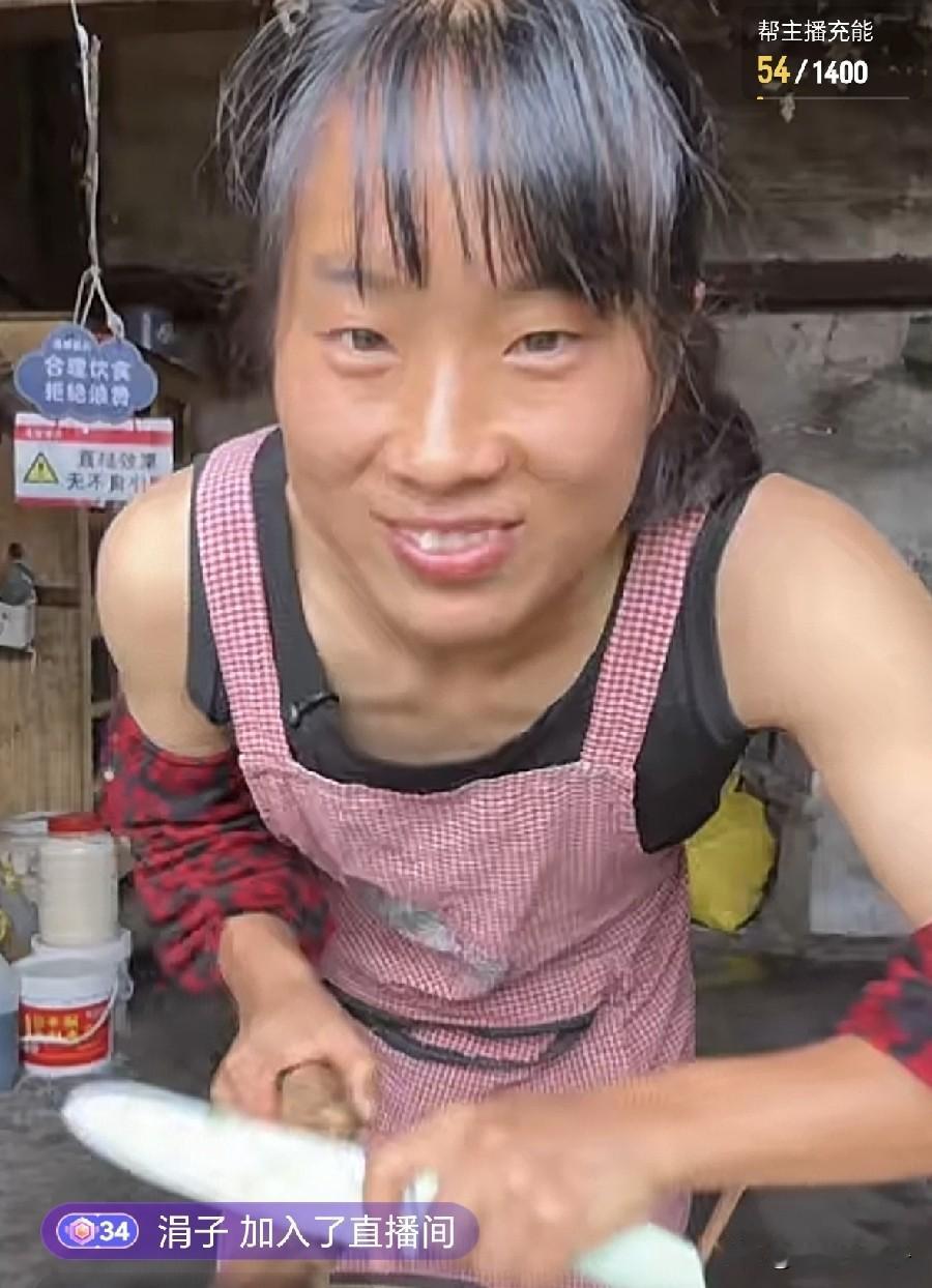 阿玲大学毕业，不顾父母反对，恋爱脑嫁给小学毕业大山里的老公，婚后五年变得认不出来