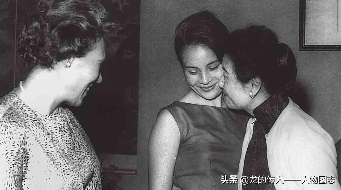 20世纪60年代，祖母宋美龄逗弄孙女蒋孝章