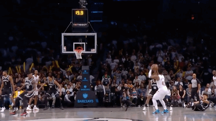 米切尔三分绝杀篮网！#米切尔[超话]# ​​​