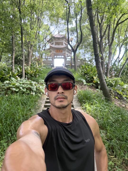 做一个酷酷的老男孩