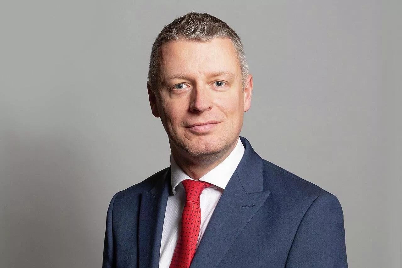 英国准备向乌克兰派兵。

据俄罗斯卫星通讯社12月19日报道，英国国防副大臣卢克