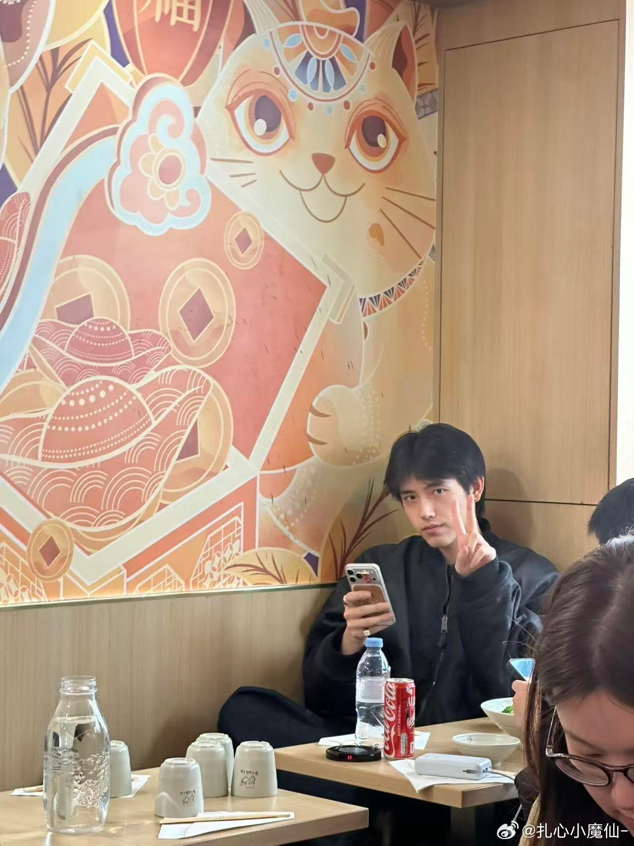 陈飞宇在法国吃麻辣烫🥘 