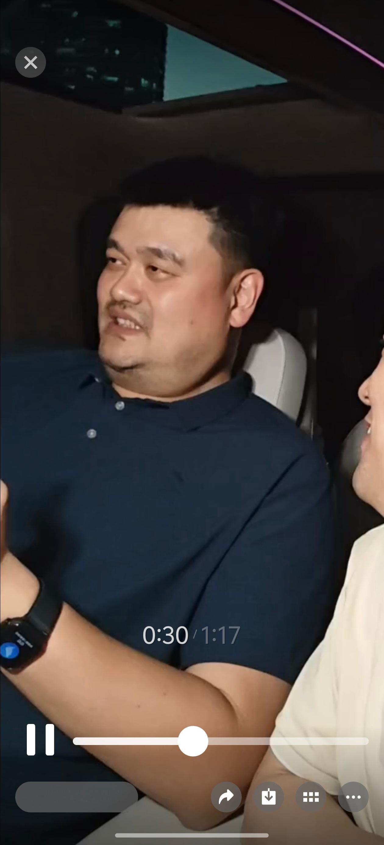 骨子里改不了的数码宝贝基因。姚明和李斌拍视频，我关注点算在姚明的表上面了，没想到