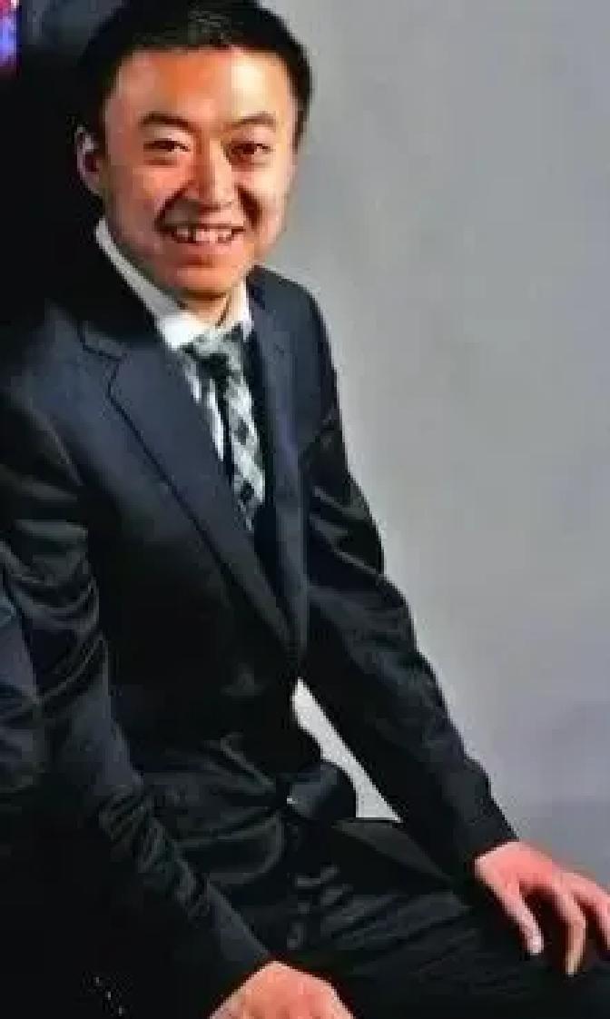 国乒俩主帅带队冲世界杯决赛 反差表情太戳人
今晚的世界杯单打决赛还没开打，场边两