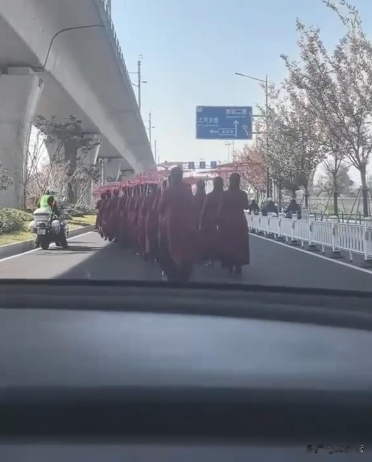 遇到他们还有谁能治得了？