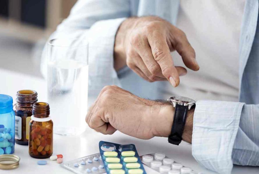 他汀吃了十年，血脂没降还查出肾病？医生：忽略了这件事
小区里的张大叔，十年如一日