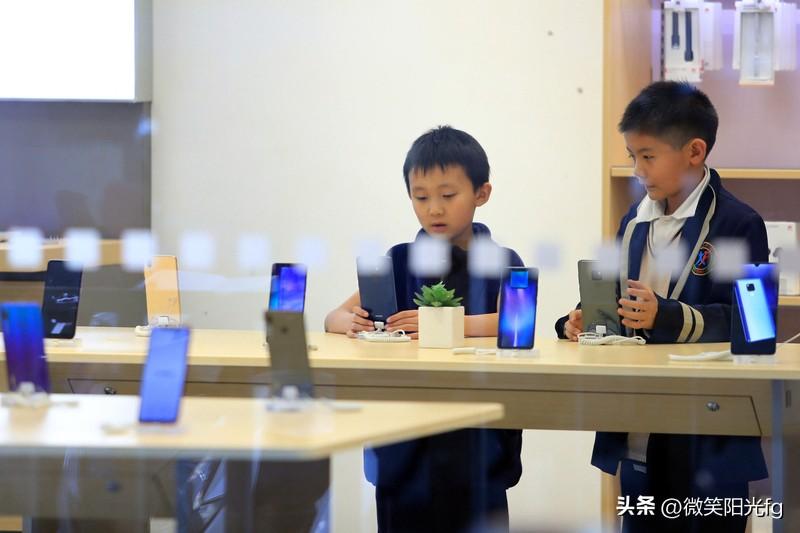 为什么买华为手机的人越来越多？

在当下的手机市场中，选择购买华为手机的人日益增