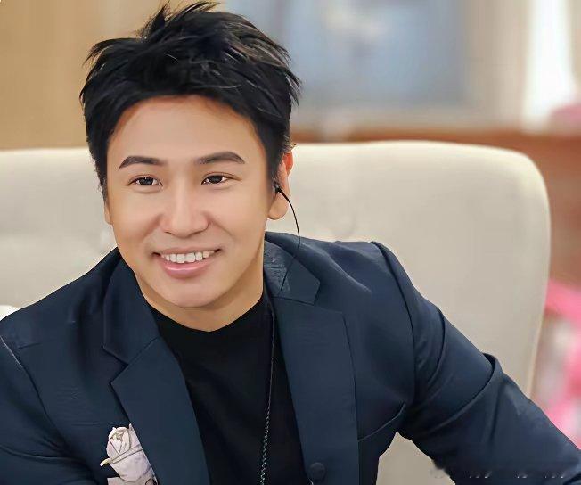 当年，欧弟离开《天天向上》，投奔郭德纲，郭德纲曾许诺要让他热度超过岳云鹏，可加入