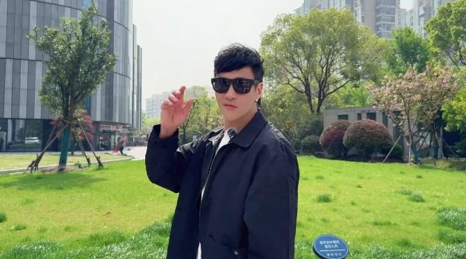 人在家中，富贵天上来！四面八方来财在何润东身上具象化了
2026年3月左右，何润