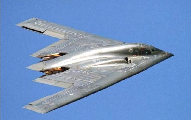 外媒吹爆B-21可自由进出中国轰炸？别被这套老套路忽悠了。

早在2022年11