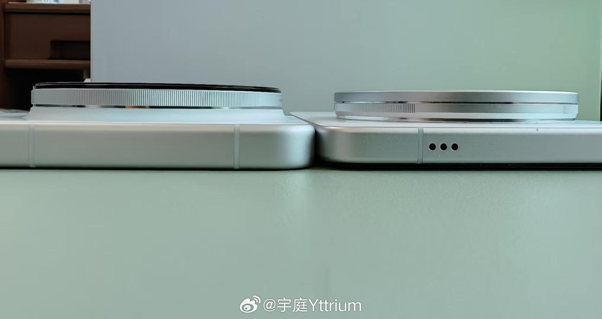 X300U这个镜头凸起更多了，比X200U还厚了一毫米以上的感觉。看着就牛逼。 