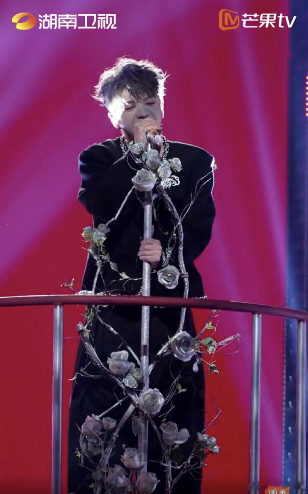 王栎鑫好六Flowers直拍王栎鑫把《Flowers》这首歌唱出了独属于自己的味