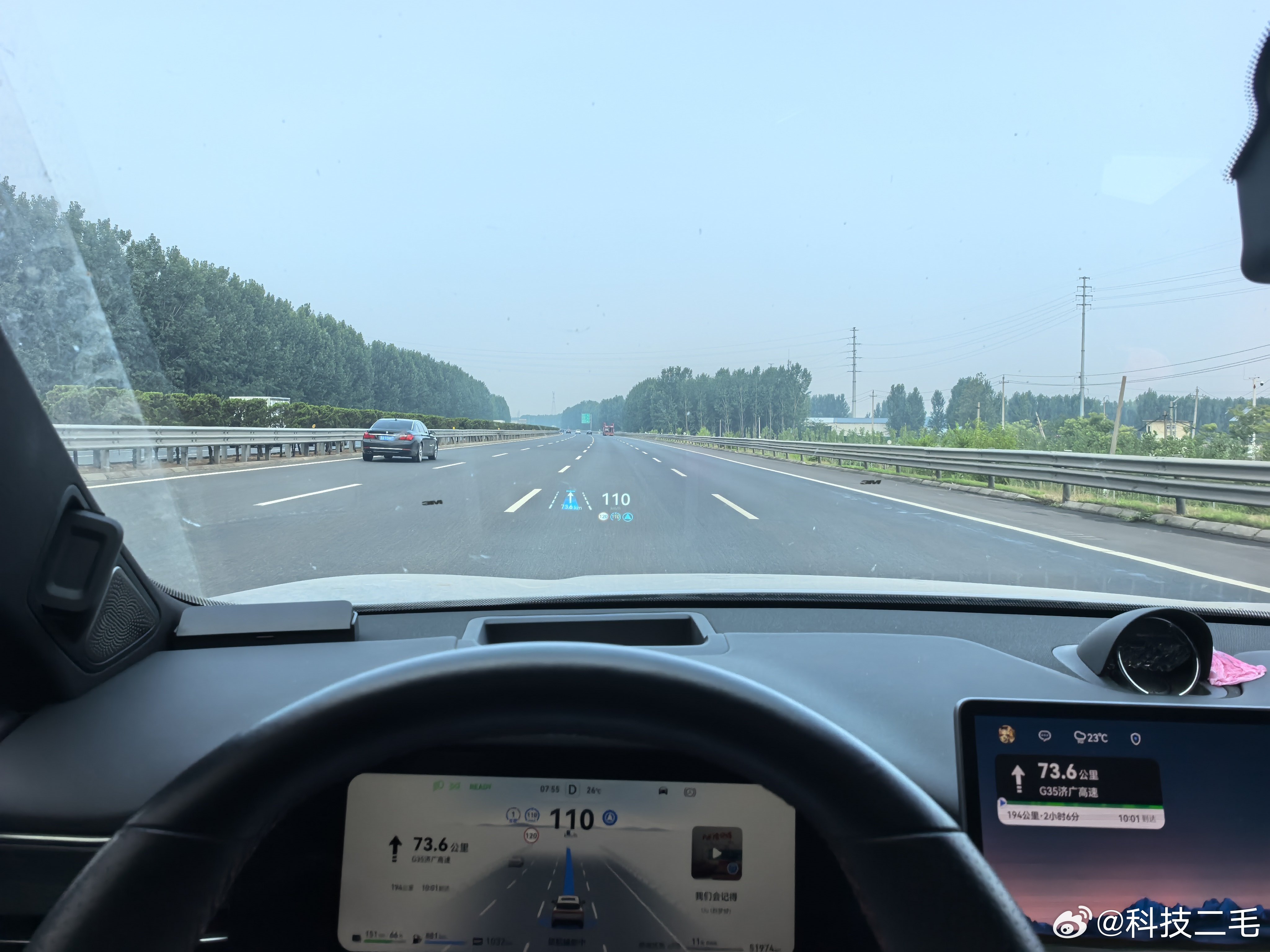 跑高速，还得是开鸿蒙智行的车，有智驾和没智驾，完全是两个效果。华为