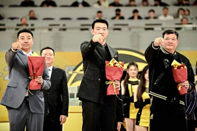 CBA揭幕战暴露出残酷现实：联赛打得热闹，国家队谁来扛？