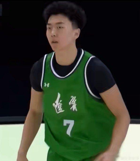 何佳轩适合当辽宁队新7号或者77号的新主人[doge]辽宁男篮u22 ​​​