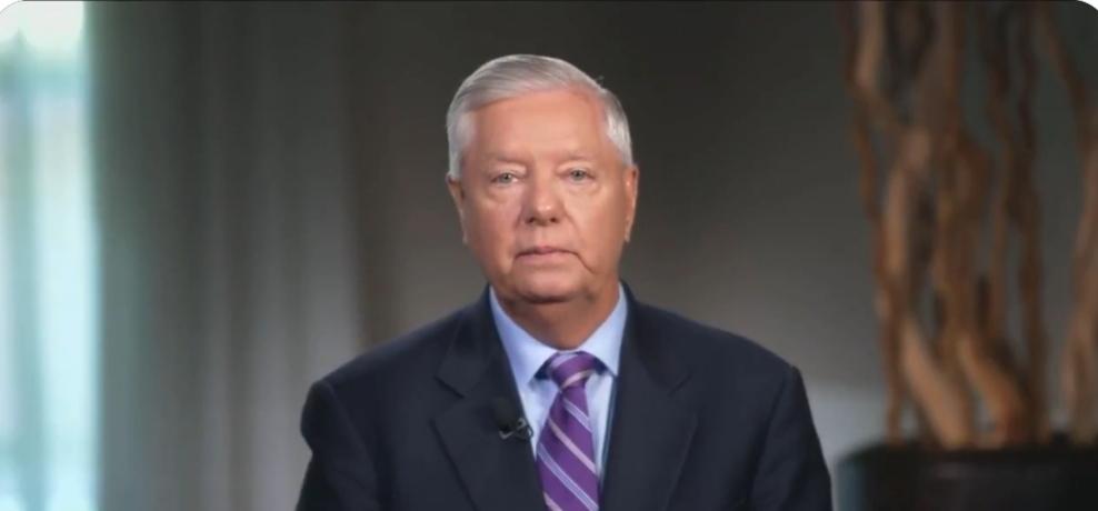 美国参议院预算委员会主席林赛·格雷厄姆在接受采访时说： “我周五与川普总统共处了