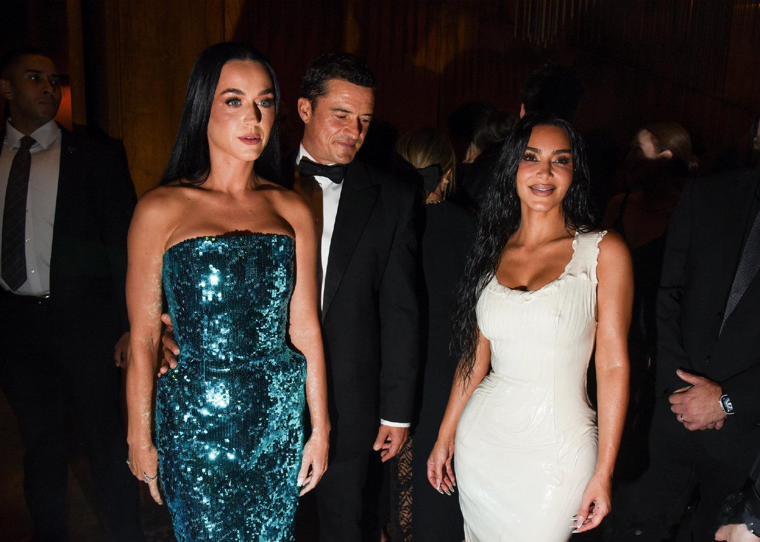 #水果姐回应奥兰多看卡戴珊屁股# 近日，“水果姐”Katy Perry和她的未婚