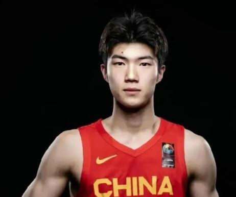 偰李永炜结束集训归沪，潜心备战新赛季
 
上海久事男篮的偰李永炜已经正式结束本期