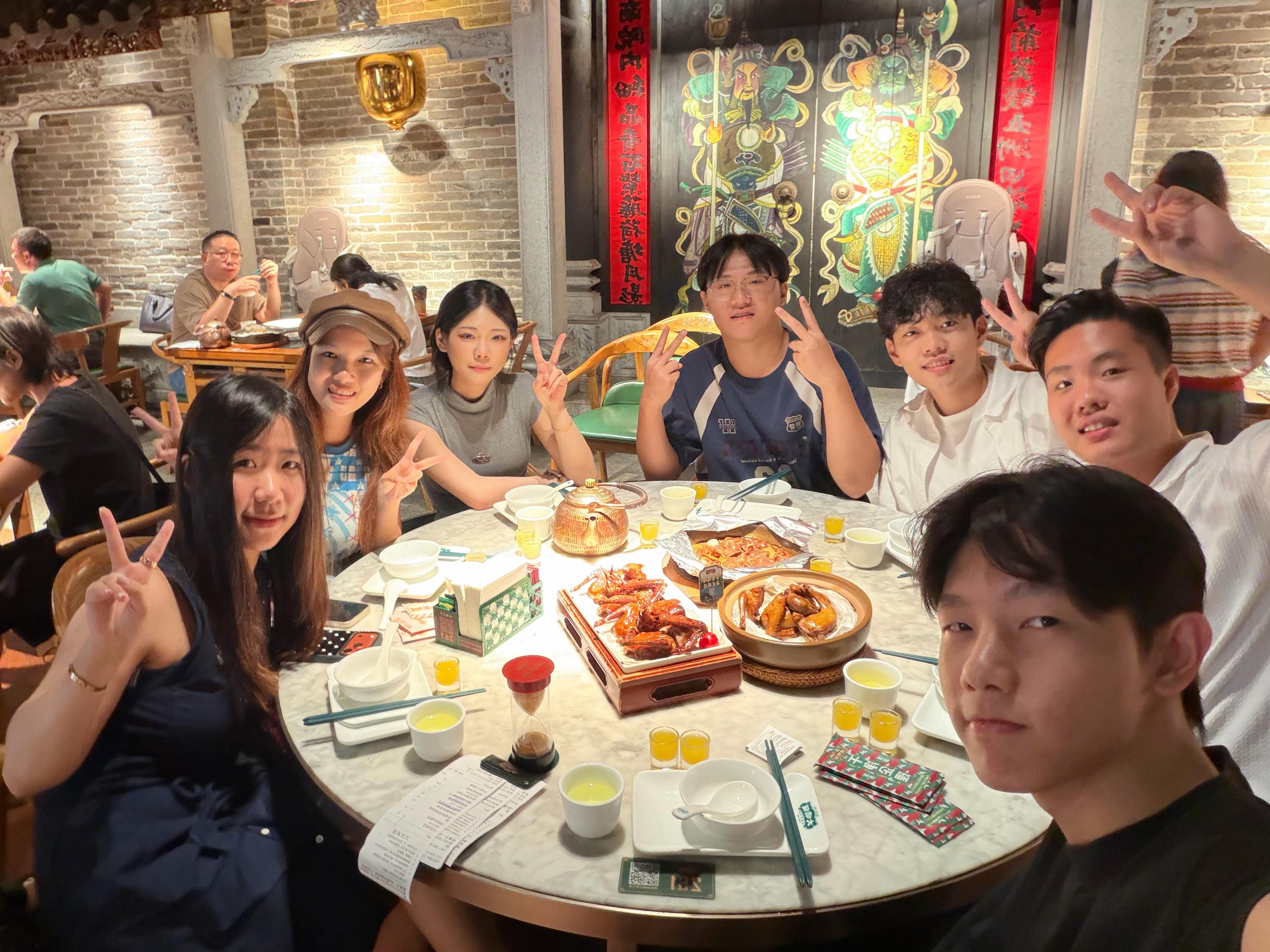 粤台活动合集 这是大合照的～有和学校一起的有和我们小组但混进一个外编人员的（这张