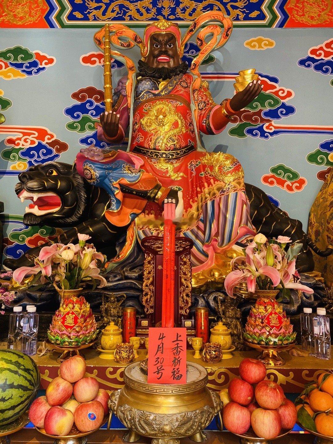 今日黄道吉日，你收获双倍好运的时刻已经到来，4月30号师父在财神殿为众粉加持福慧