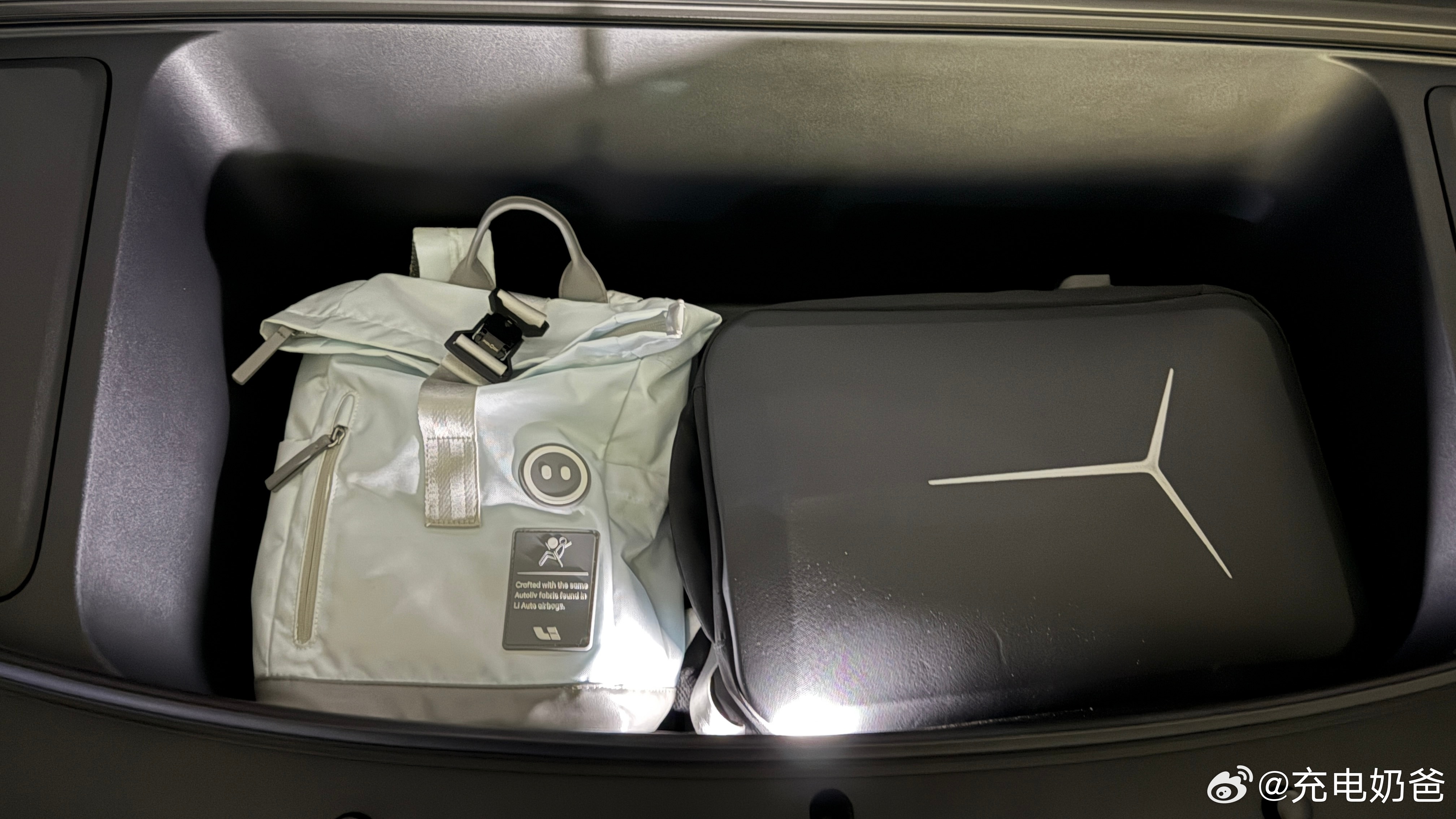 说句实在话，别喷我。一直觉得前备箱没啥用，即使提车了也没感觉。直到昨天跑长途，大