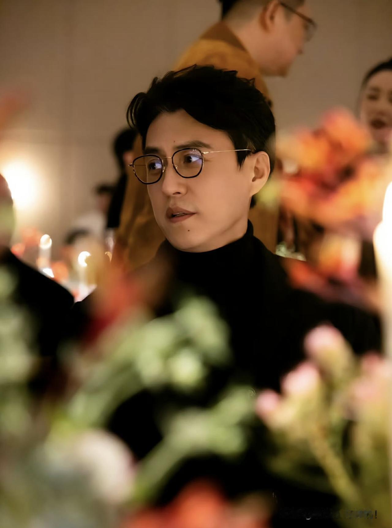 靳东老师那句话，火了。家有贤妻旺三代。🤔

听着特有道理对吧？简直想立刻转发给