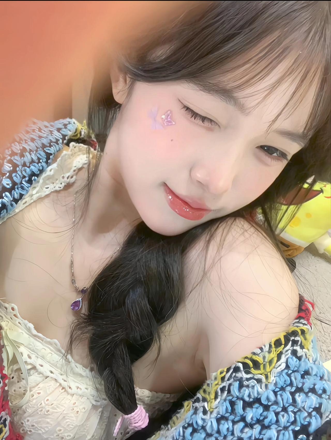 爱拍照的女生到底有多迷人呢?