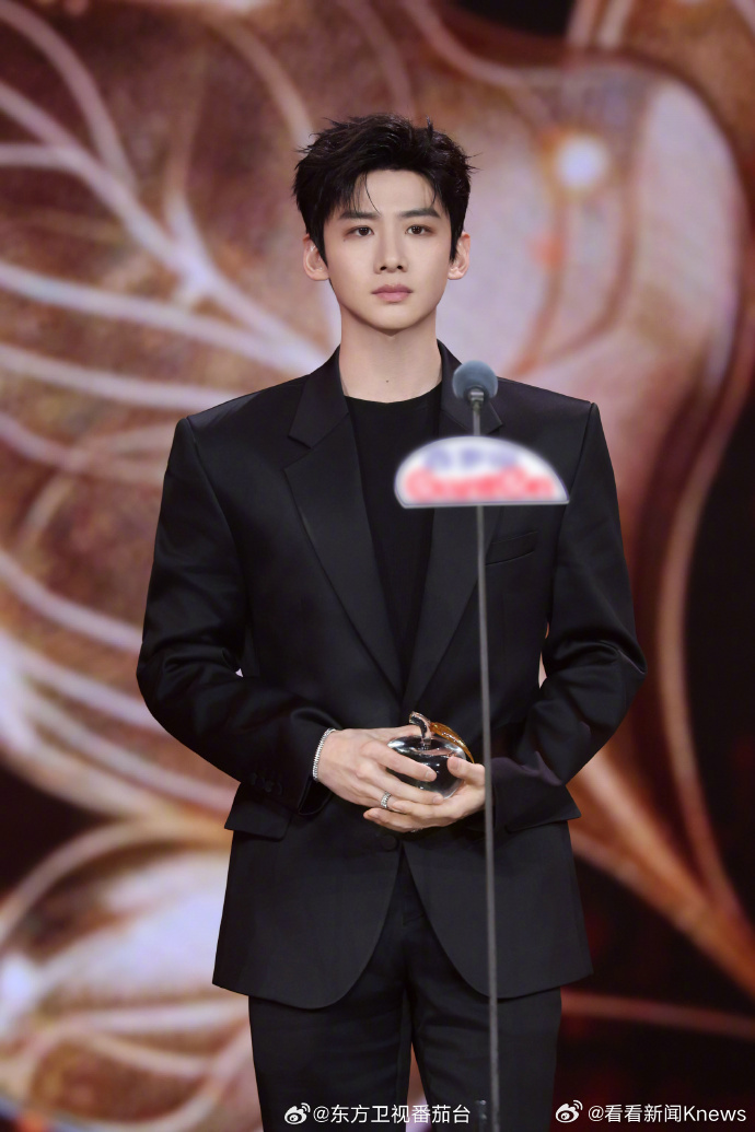 #直击电视剧品质盛典##电视剧品质盛典今晚播出# 以角色沉淀力量，以作品诠释担当