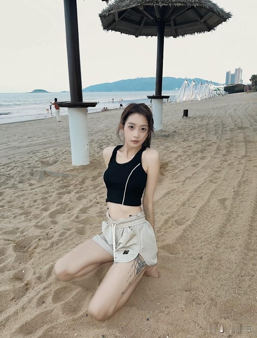 卓仕琳
长着一张初恋脸
所以无论她的年龄多大，哪怕她生过孩子，她依然美丽动人
