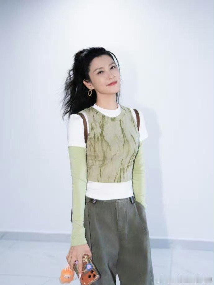 徐洁儿在努力提升网速了乘风2026深知双向奔赴的珍贵，徐洁儿坚持努力提升网速，用