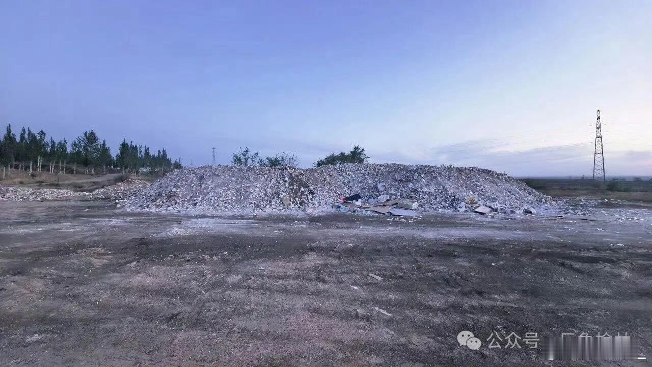 【神木锦界青龙山周边沟道堆放煤泥矸石固废，盼溯源清运整改】近期宁夏灵武25.9万
