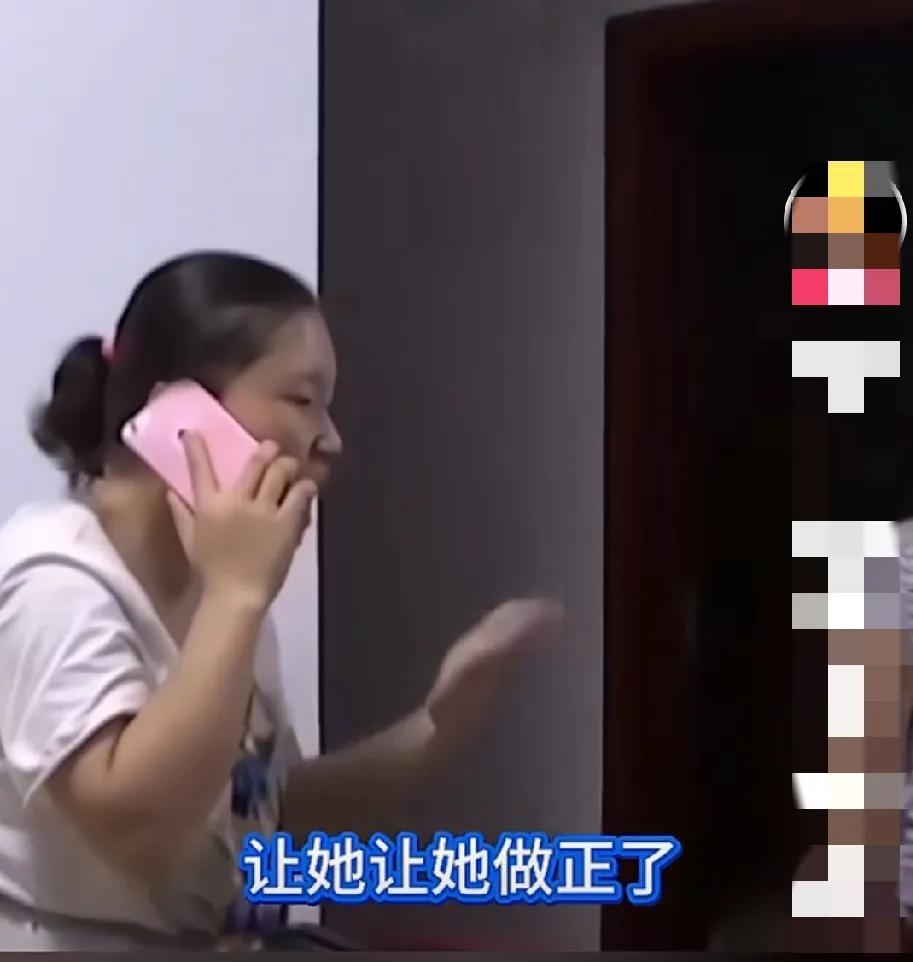 这几日热搜上有条新闻，原配上门狠锤小三。
原配说：我这次来不是为了打人的，我是来
