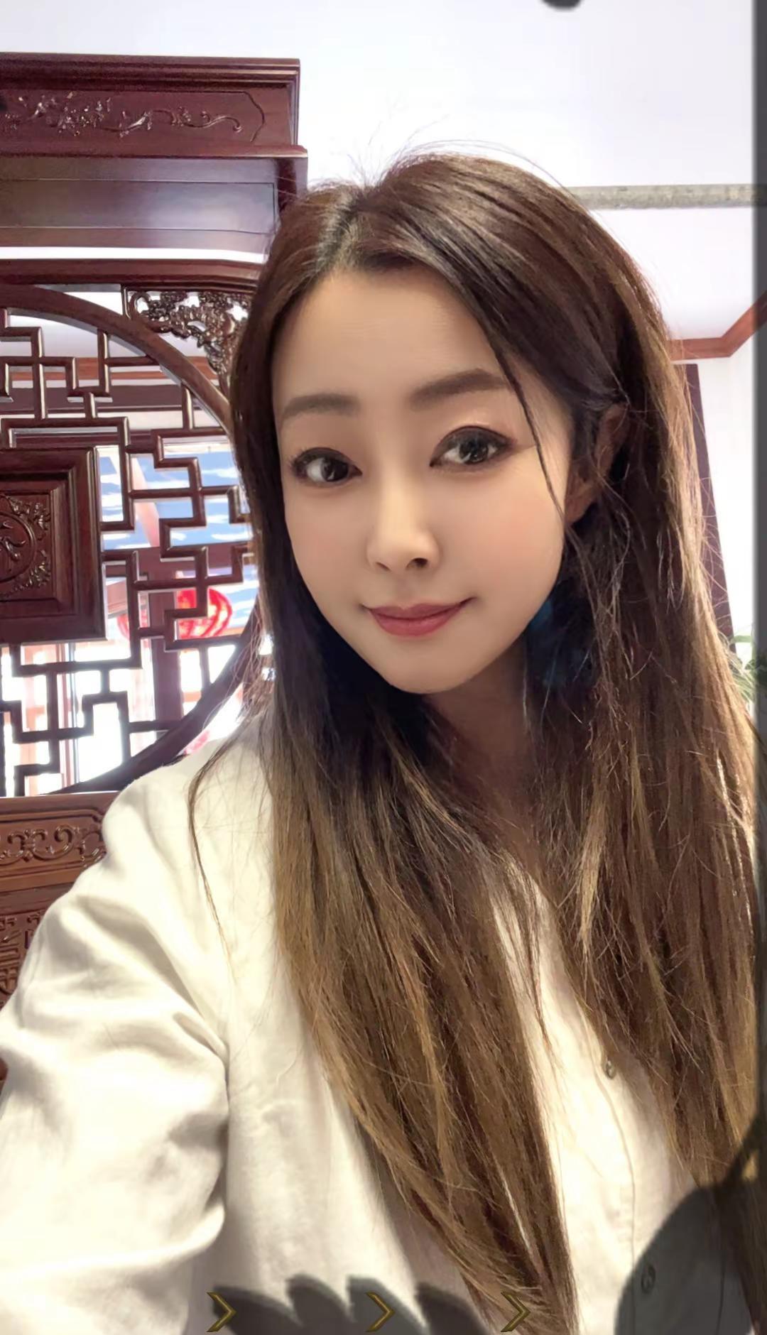 这一年，愿我们在喧嚣中守住安宁，在忙碌中修得从容。初三，安好。