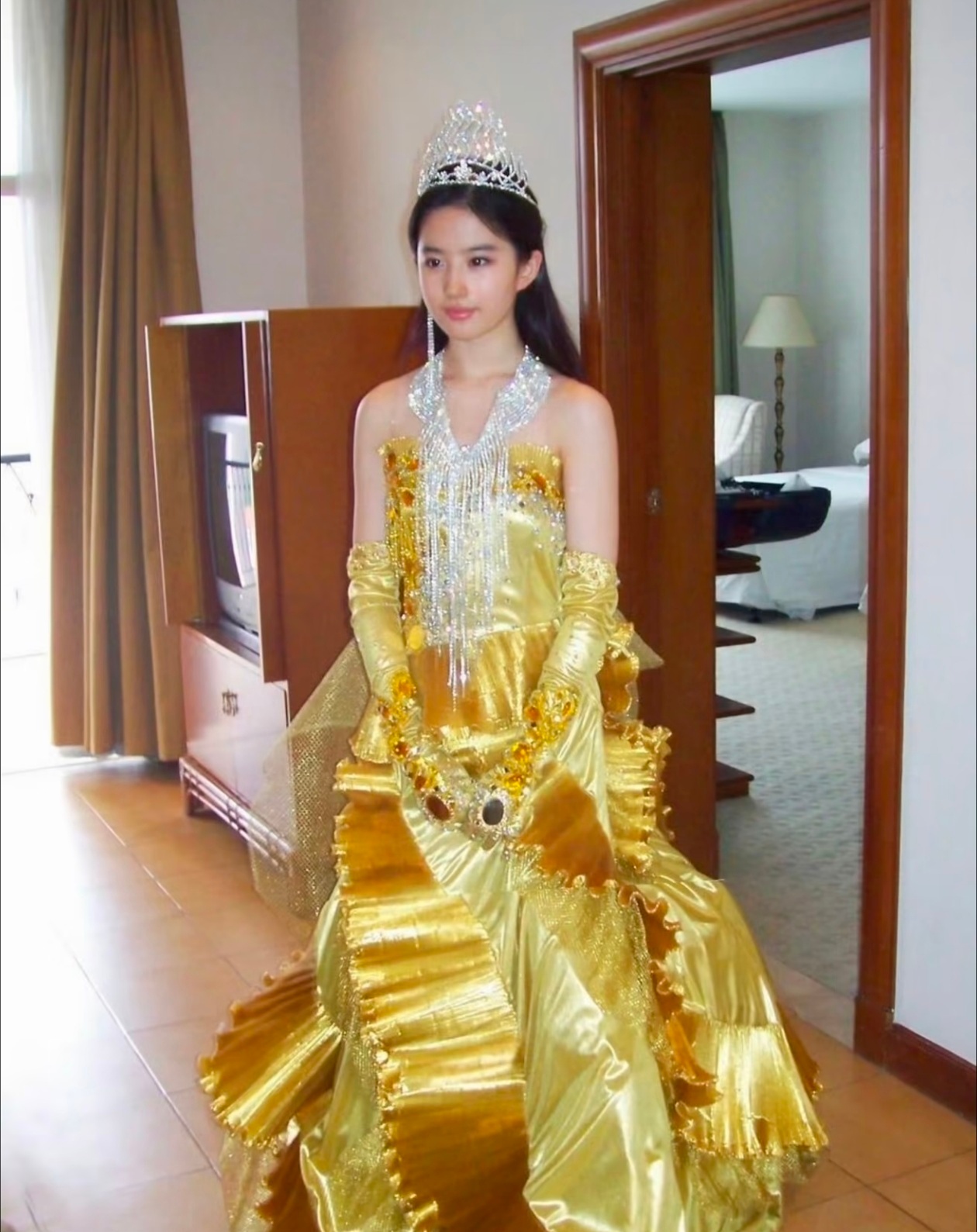 金鹰女神时的刘亦菲，真是岁月从不败美人 ​​​