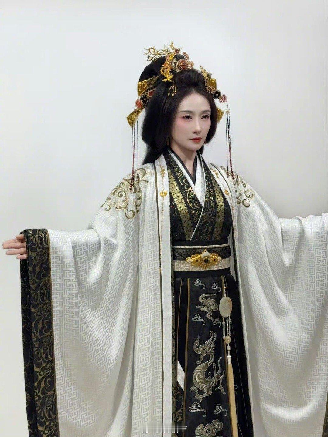 差点没认出来这是陶昕然 所谓剧抛脸，是连观众都差点认不出的蜕变。陶昕然在《雀骨》