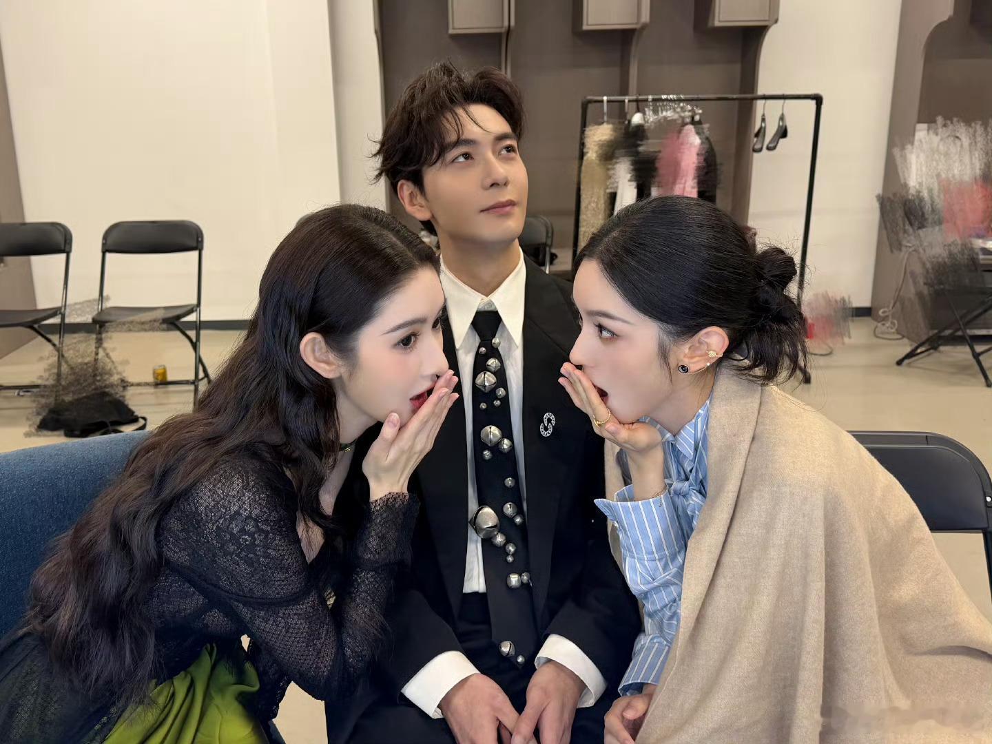 周也陈星旭回复王玉雯真实感破防！周也陈星旭的“反营业式互动”打了谁的脸？星光大赏