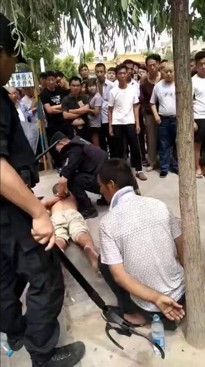 从232万到26.5万！兰州瓜农刺死城管案一审落槌，兄弟俩获刑，赔偿大缩水引热议