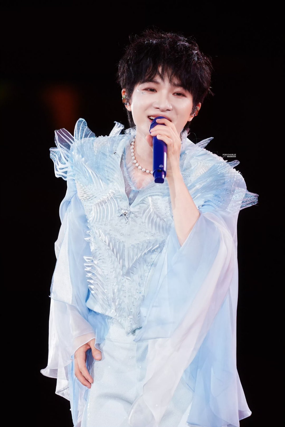 出自深深的巡回演唱会·沈阳站（2026.7.25），当天正好是周深出道十二周年，