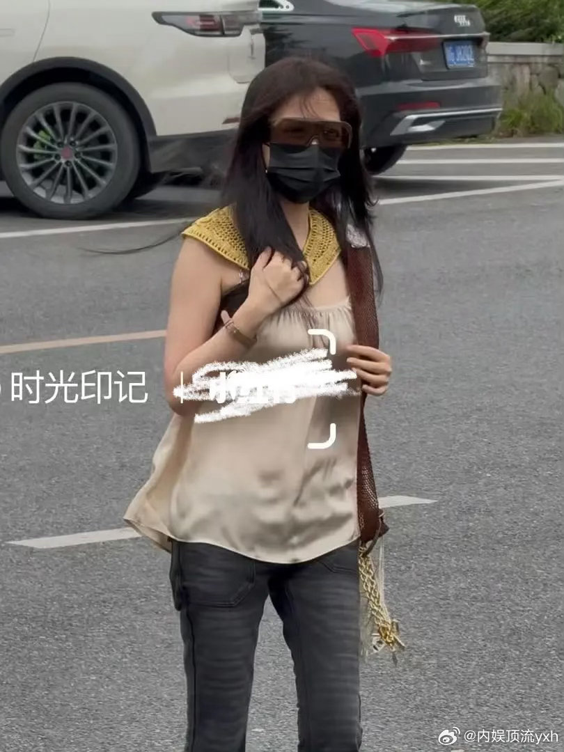 这大姐是谁啊，我没认出来，你们帮我认认可以吗？