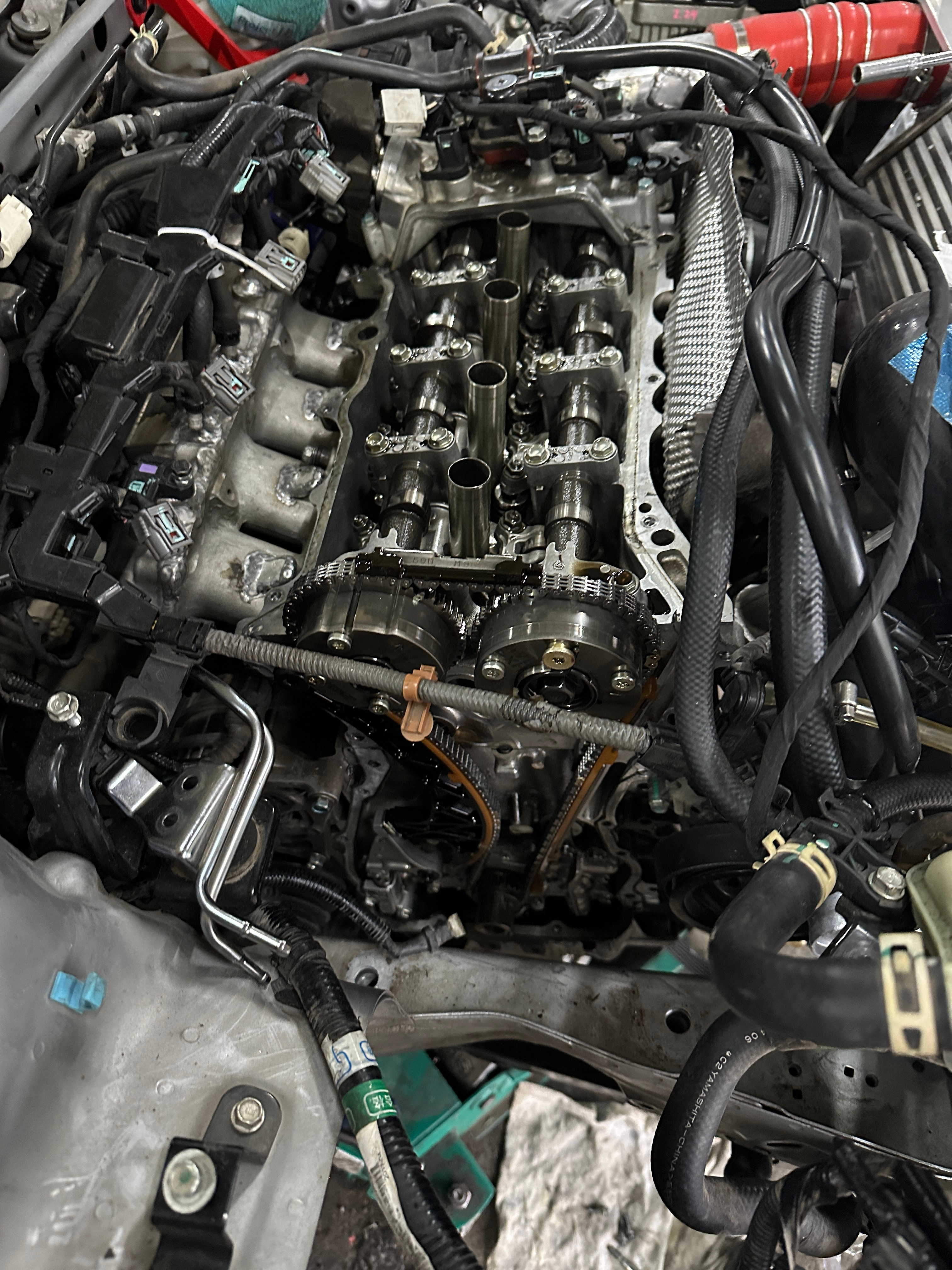 按标准扭矩打的螺丝。会松。虽然不是第一次遇到这样的情况。但是这次是在发动机里面。