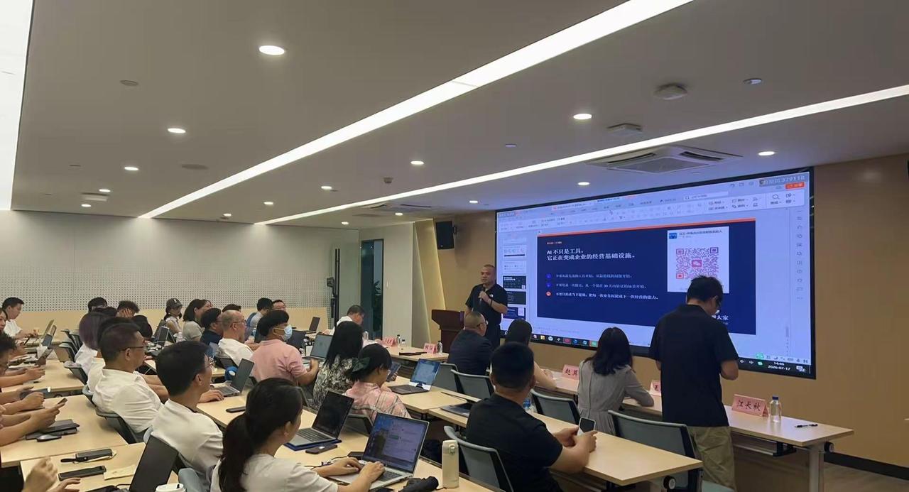 为助力辖区内企业家与从业者依托AI工具提质增效，抢抓数字智能发展机遇，2026年