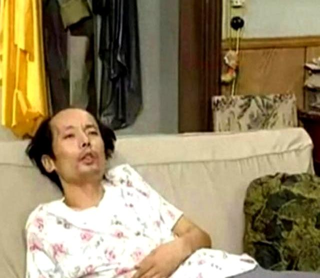 1995年，葛优拍戏赚了350万，把钱全部交给了妻子贺聪。
 

葛优把拍戏挣的