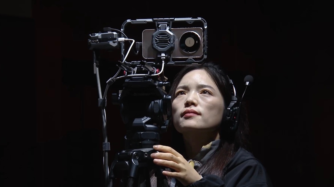 华为春季全场景新品发布会 这次发布会就是用Mate80 风驰版直播的。 