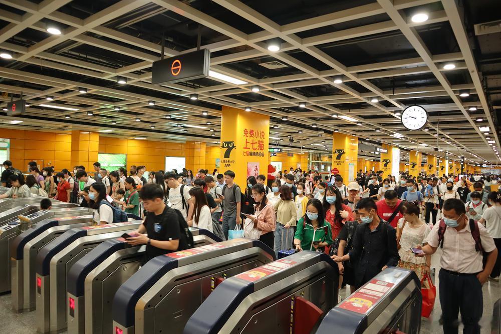 【假期最后三天，广州地铁部分线路延时收车】记者从广州地铁获悉，9月29日至10月