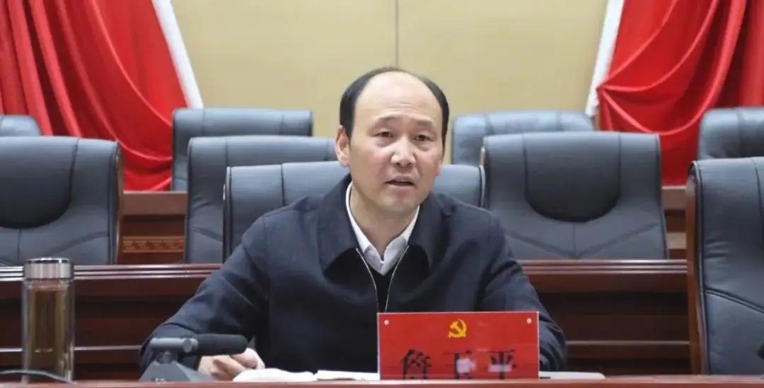 周末“三虎”落马：有人主动投案，有人1.5亿换无期

刚过完周末，反腐战场就传来