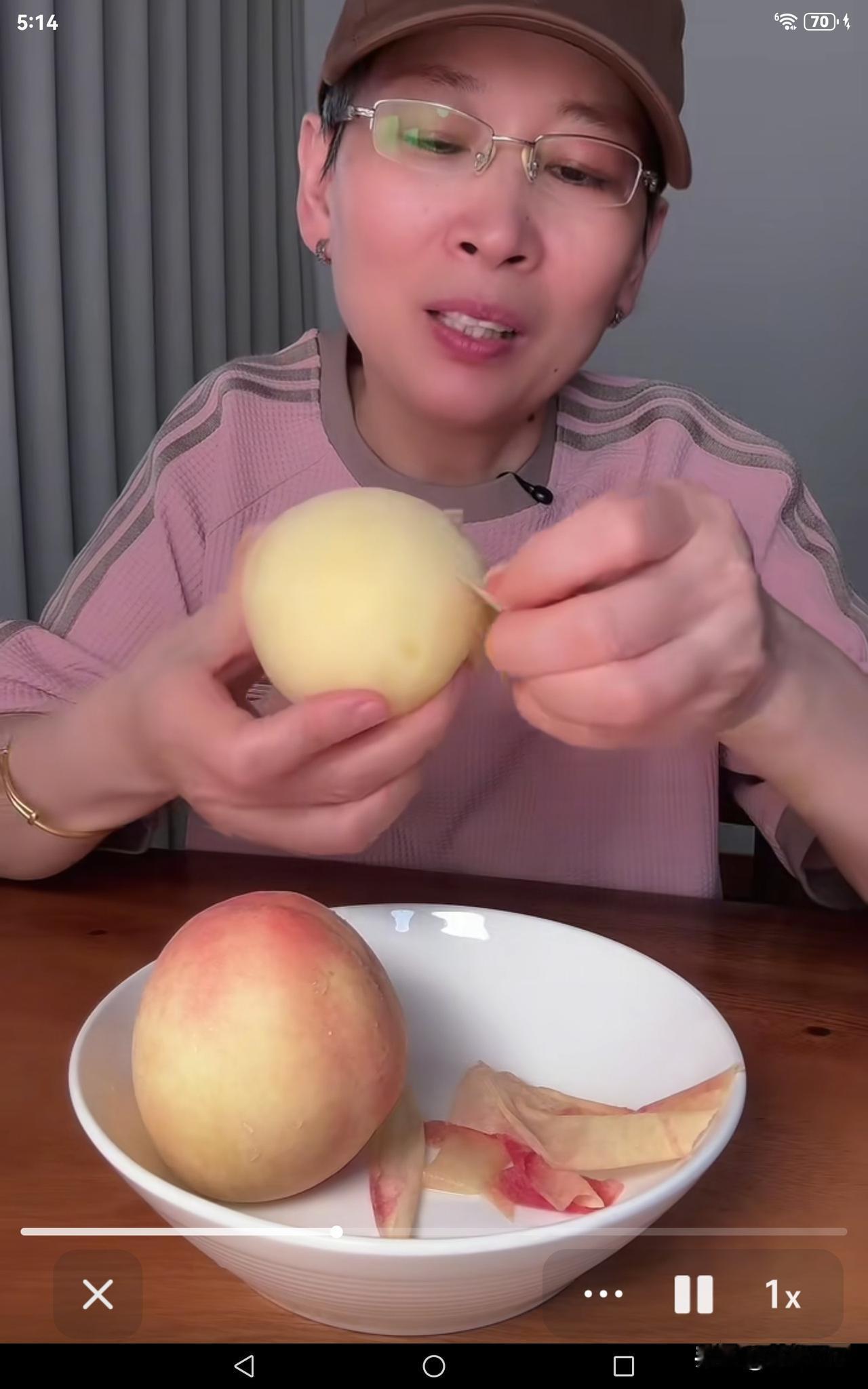 今天奶奶卖货都没精打采的，股票亏惨了。
我亏得都不想提了，奶奶您还有心思卖货，可