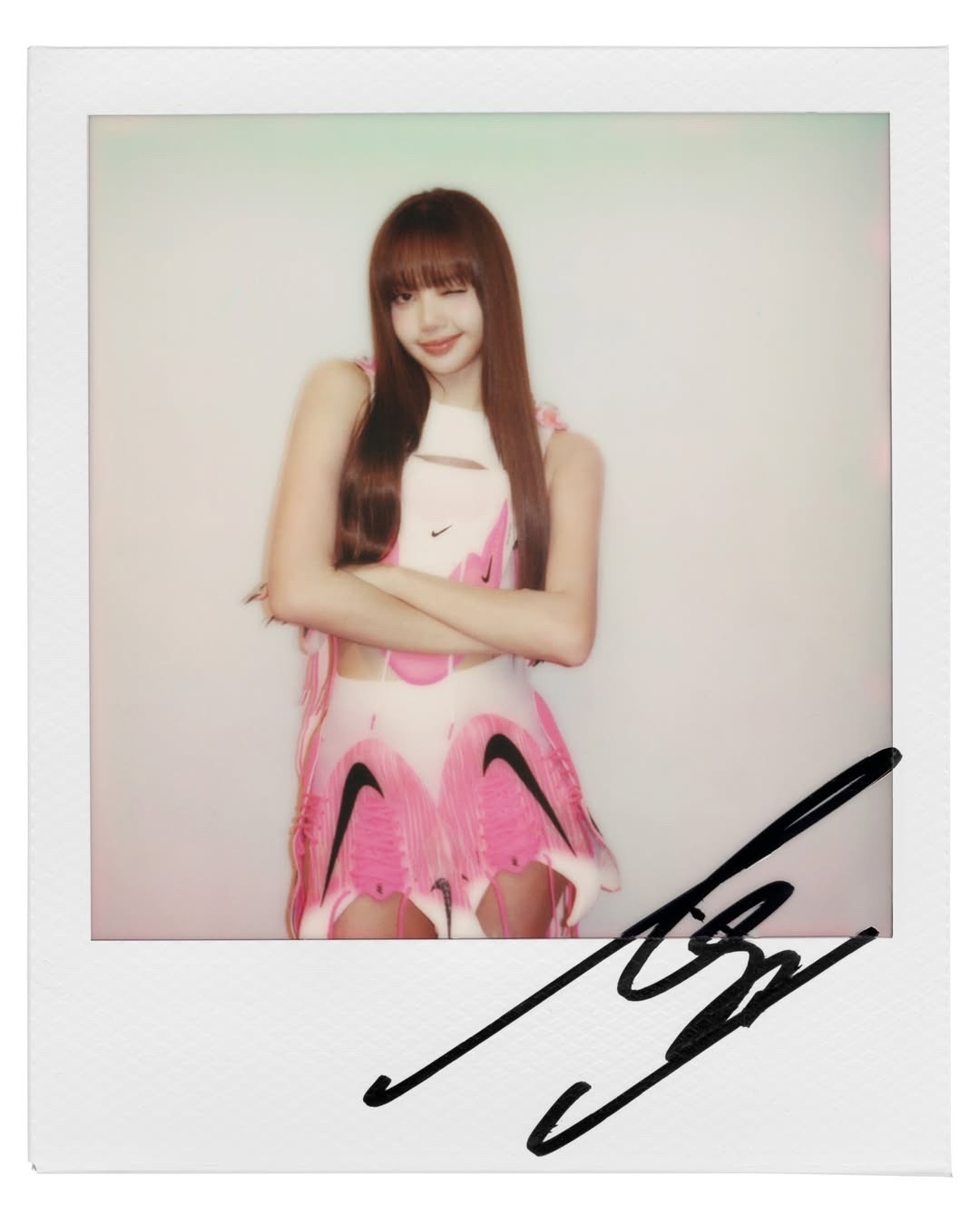 LISA 💝LISA NIKE全球合作伙伴 260609 LLOUD ins 