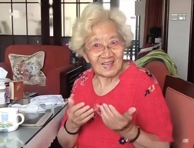 表演艺术家陈奇去世，享年96岁。从艺77年，曾获白玉兰特殊贡献奖，曾出演《上海一