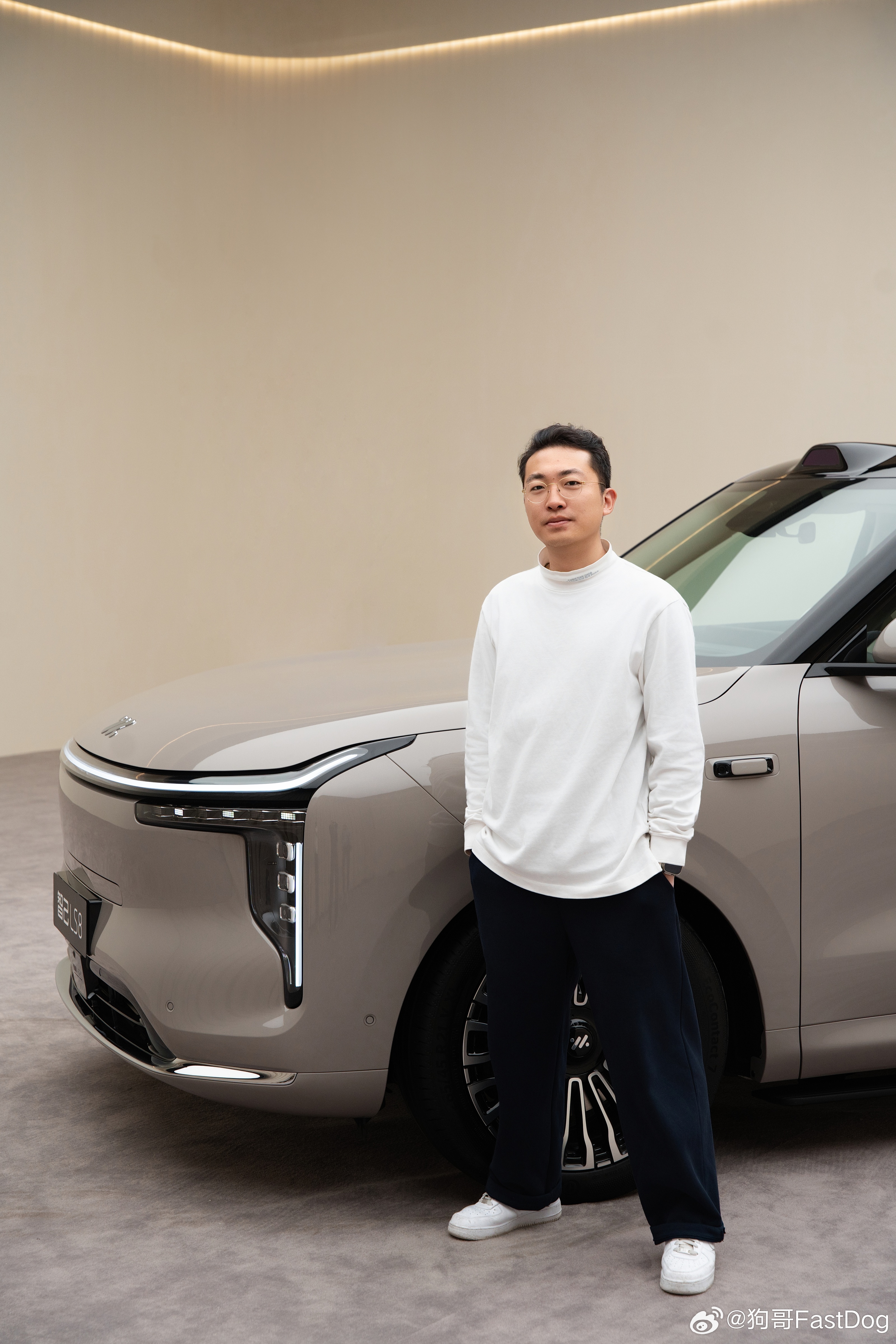 很久没这么拍照片了沾了智己的光（其实我建模也还好又一台8系来了，这应该是2026