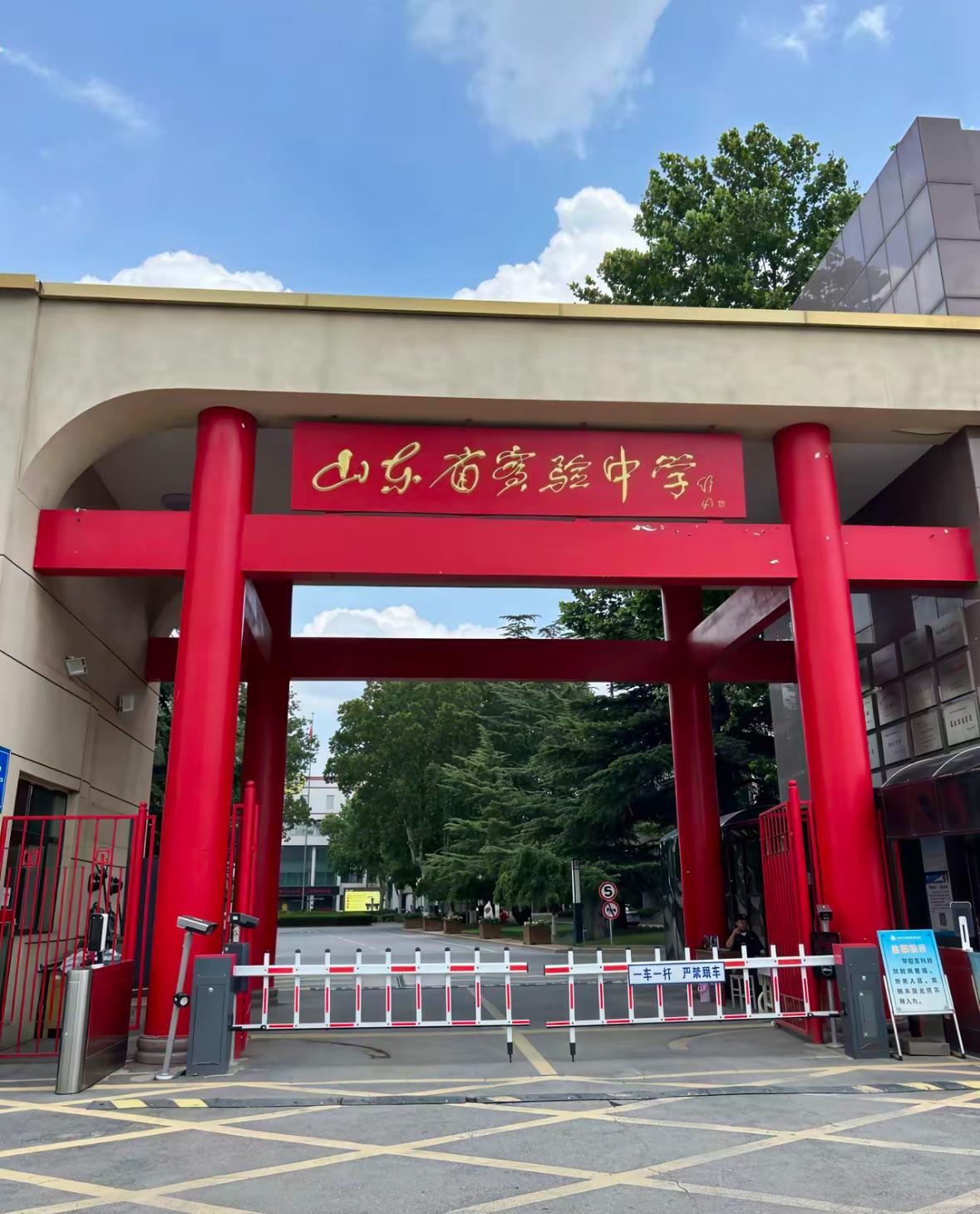 发现没，
​今年的高考，安静的有点反常，
​往年这个时候，氛围早就拉满了。朋友圈